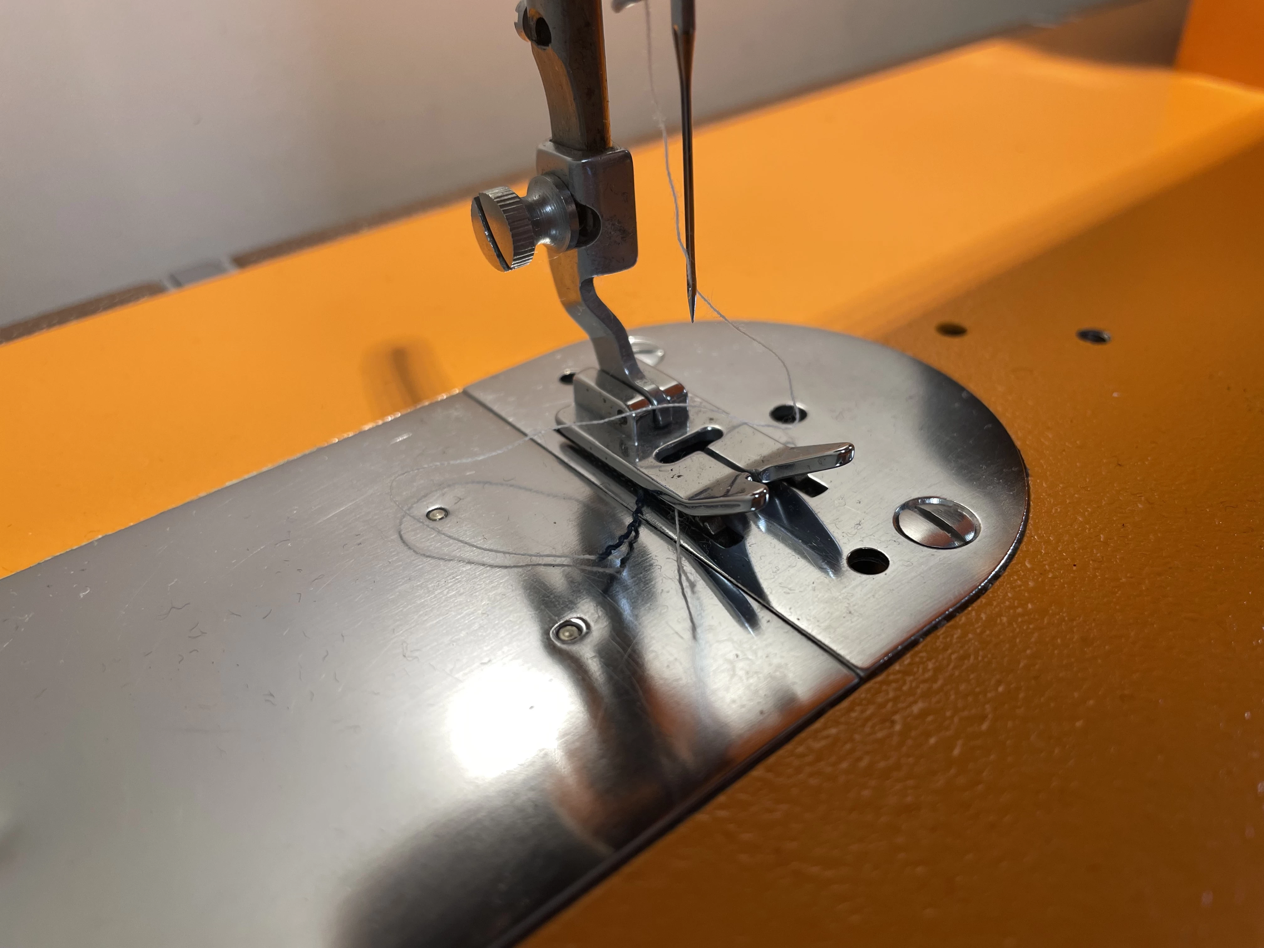 maszyna-do-szycia-lucznik-radom-466-uszkodzona-model-466