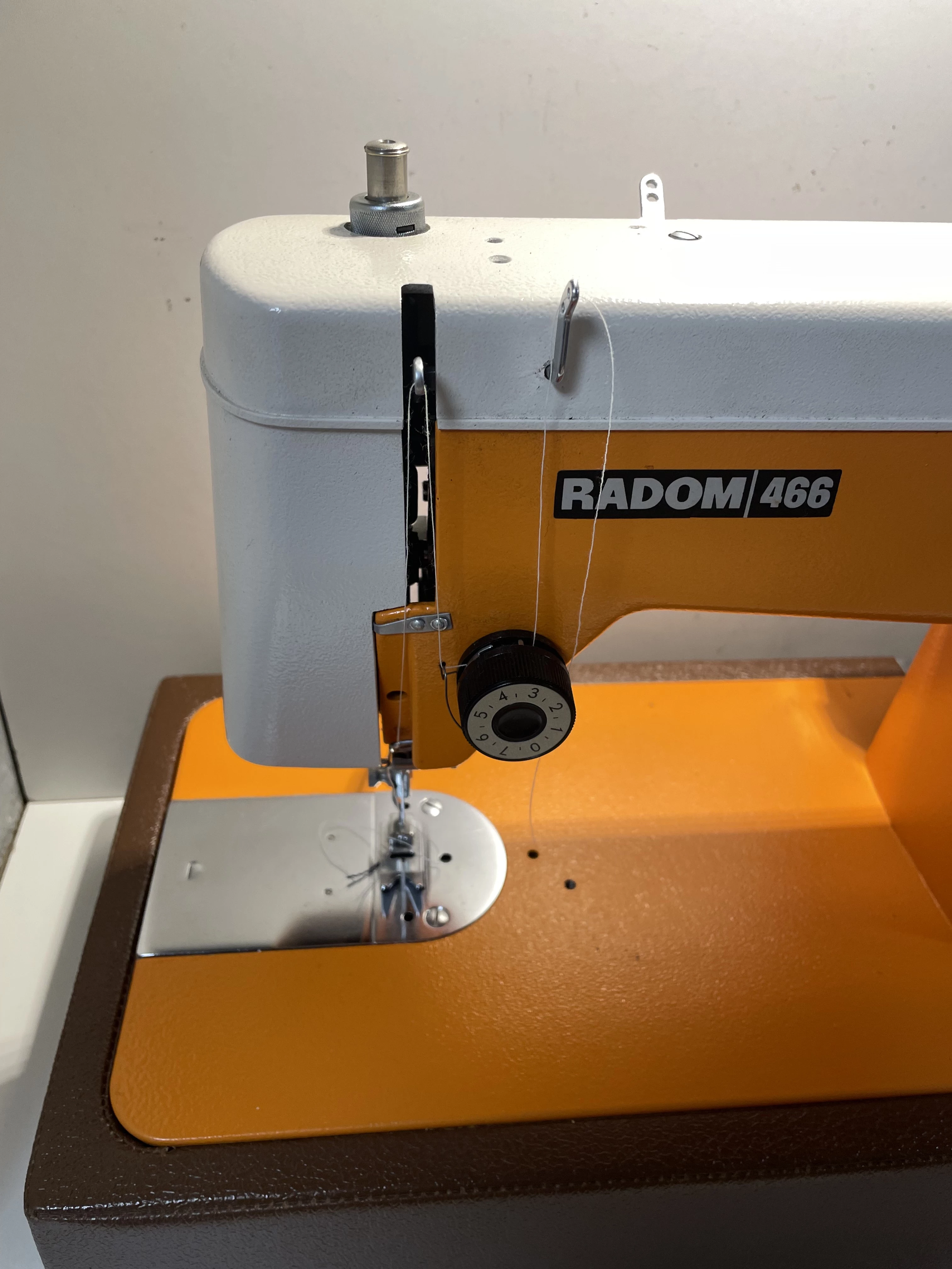 maszyna-do-szycia-lucznik-radom-466-uszkodzona-ean-gtin-0021061300502