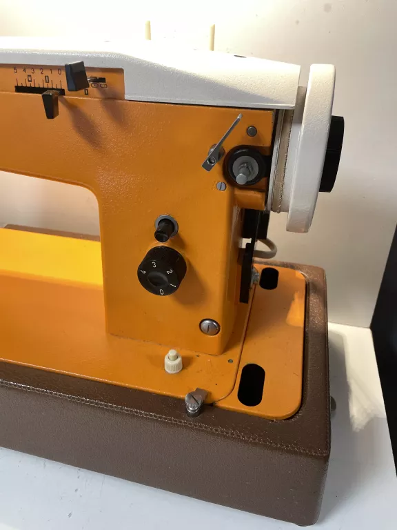 maszyna-do-szycia-lucznik-radom-466-uszkodzona-marka-lucznik