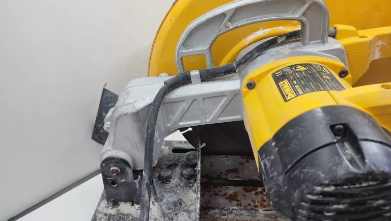 DEWALT PRZECINARKA TARCZOWA DO METALU D28730-QS