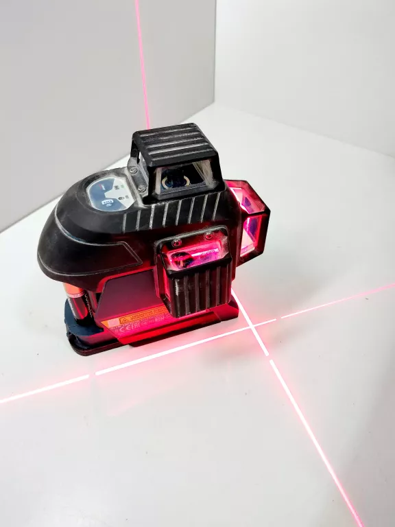 LASER KRZYŻOWY BOSCH GLL 3-80 W WALIZCE