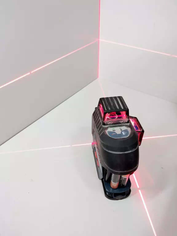 LASER KRZYŻOWY BOSCH GLL 3-80 W WALIZCE