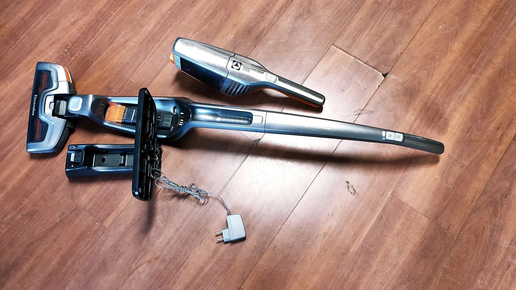 odkurzacz-electrolux-ergorapido-li-35-zb13er-marka-electrolux