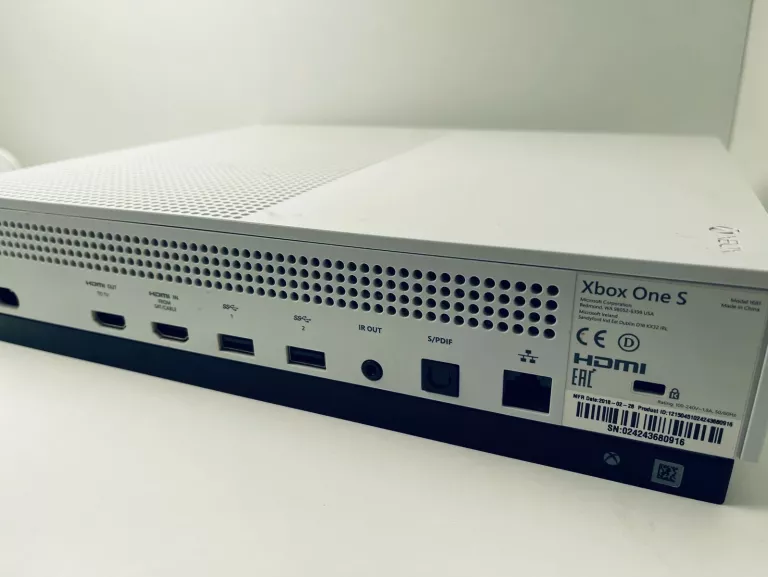 KONSOLA XBOX ONE S 1 TB
