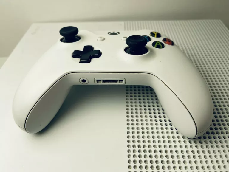KONSOLA XBOX ONE S 1 TB