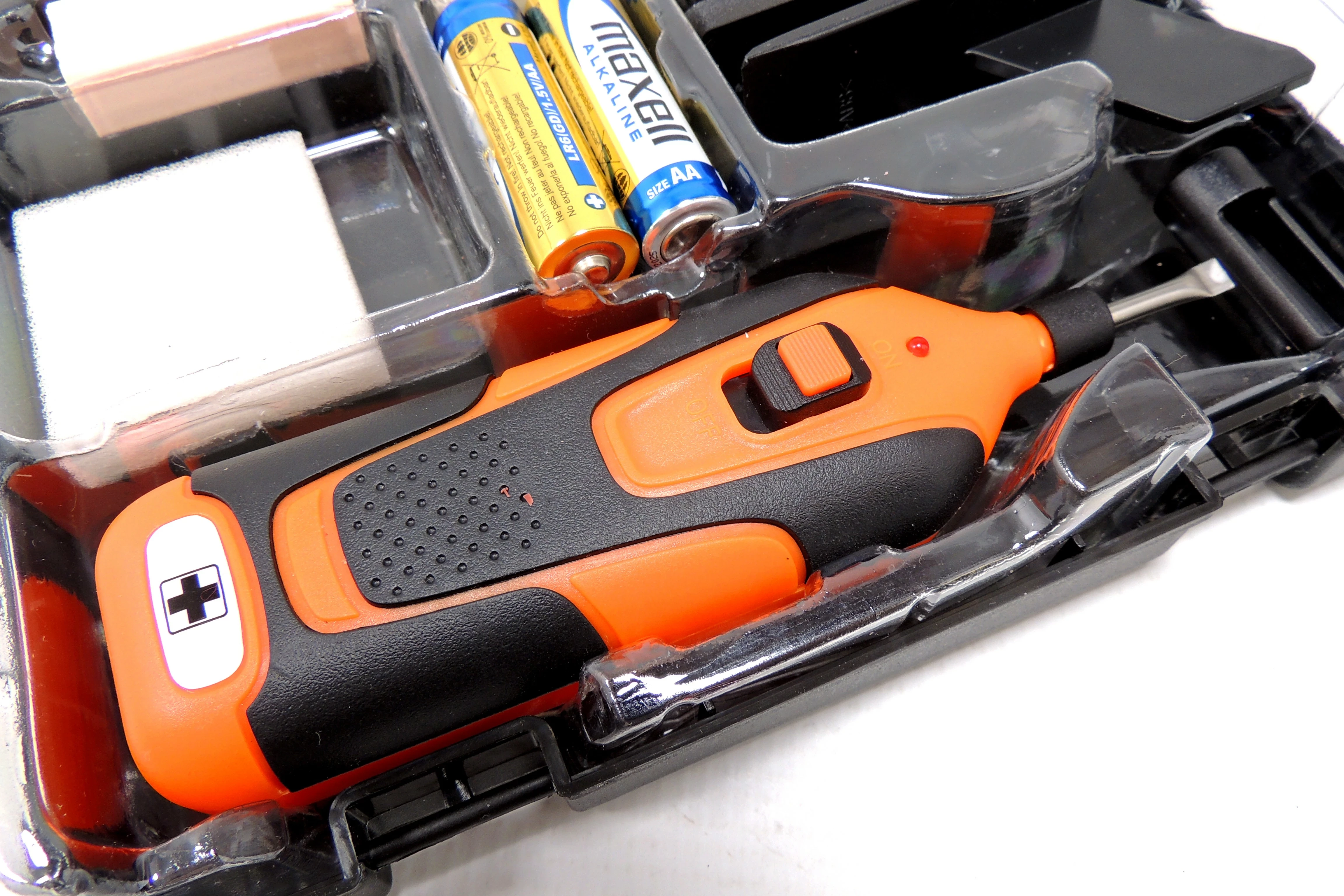 zestaw-do-naprawy-paneli-mebli-drzwi-doktor-holz-ean-gtin-655390397645