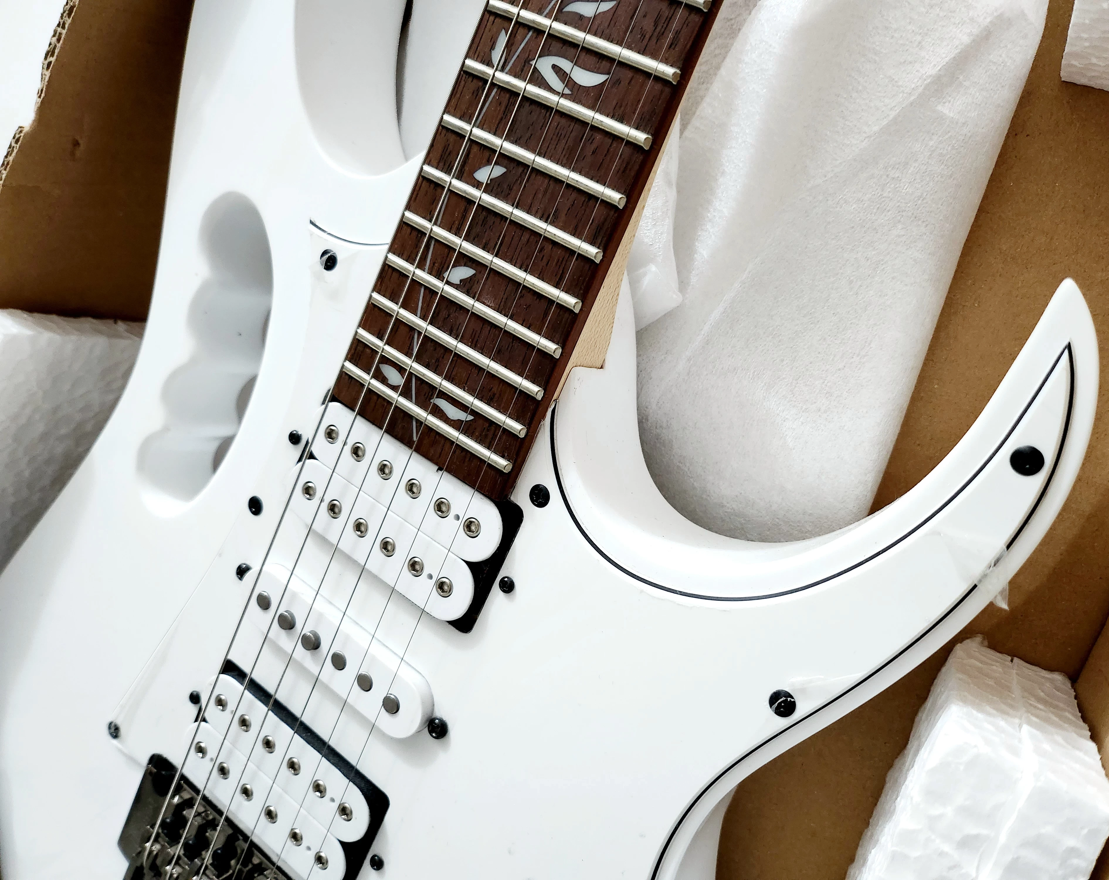 gitara-elektryczna-ibanez-jem-jr-wh-gw-130924r-kod-producenta-jemjr-wh