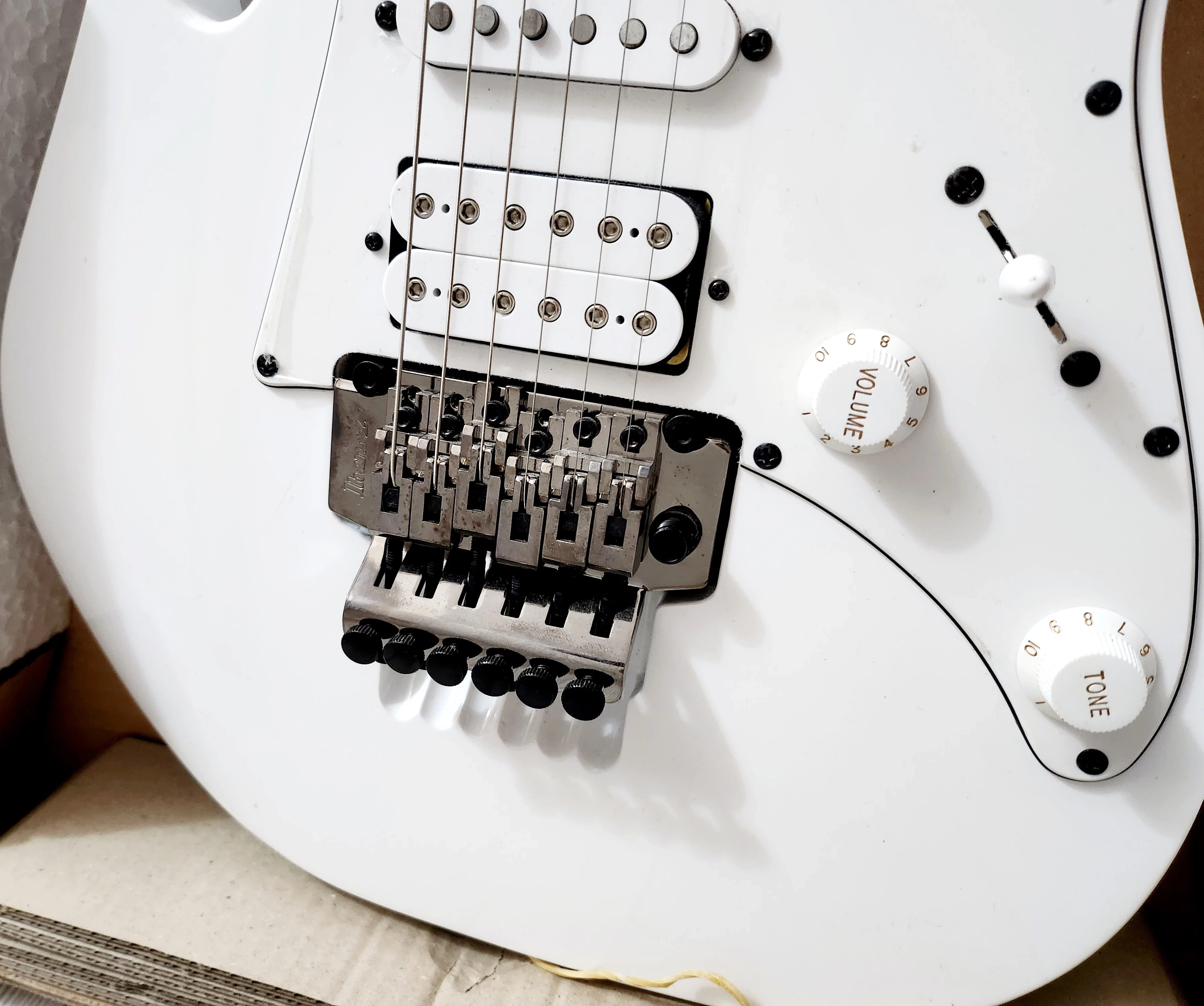 gitara-elektryczna-ibanez-jem-jr-wh-gw-130924r-marka-ibanez