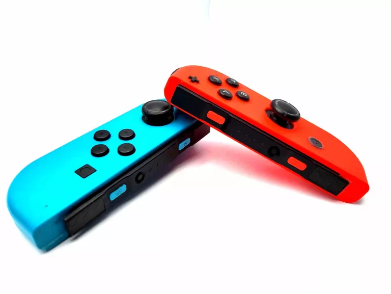 konsola-nintendo-switch-liczba-kontrolerow-w-zestawie-brak