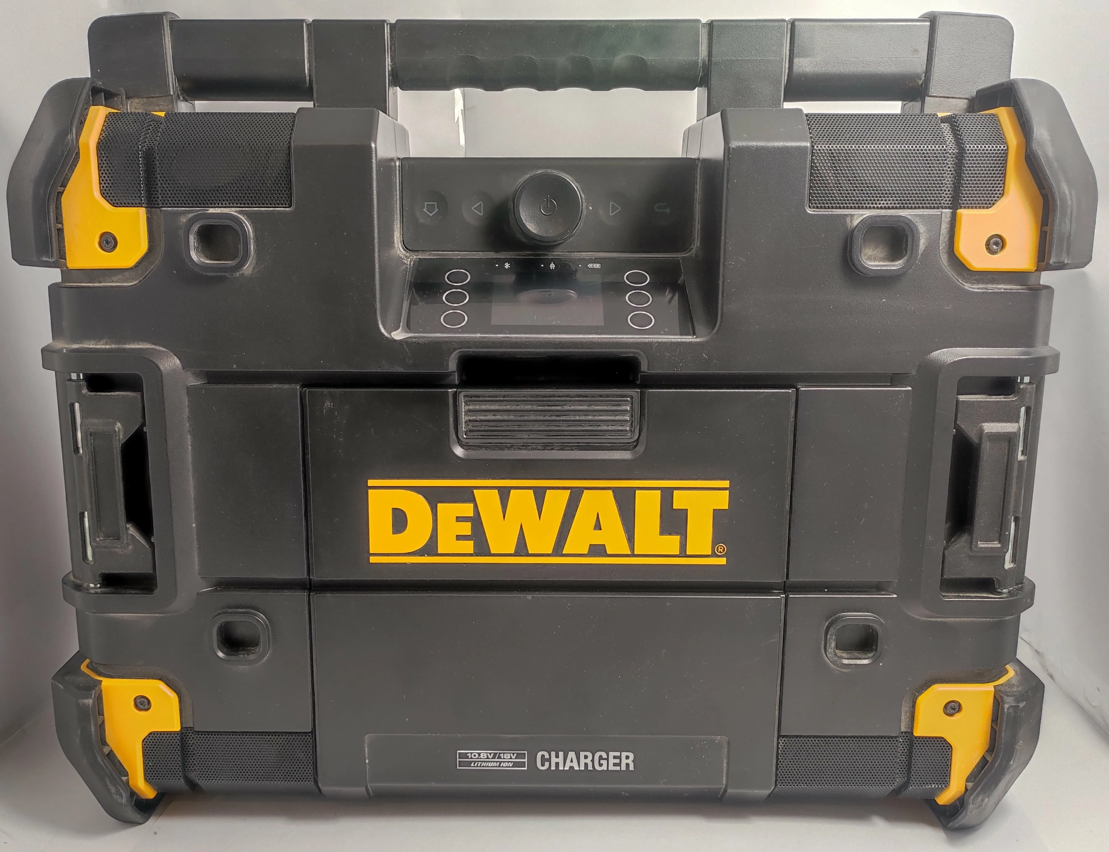 radio-budowlane-dewalt-dwst1-81078-qw-i-armii-wojska-polskiego-10e-kolobrzeg