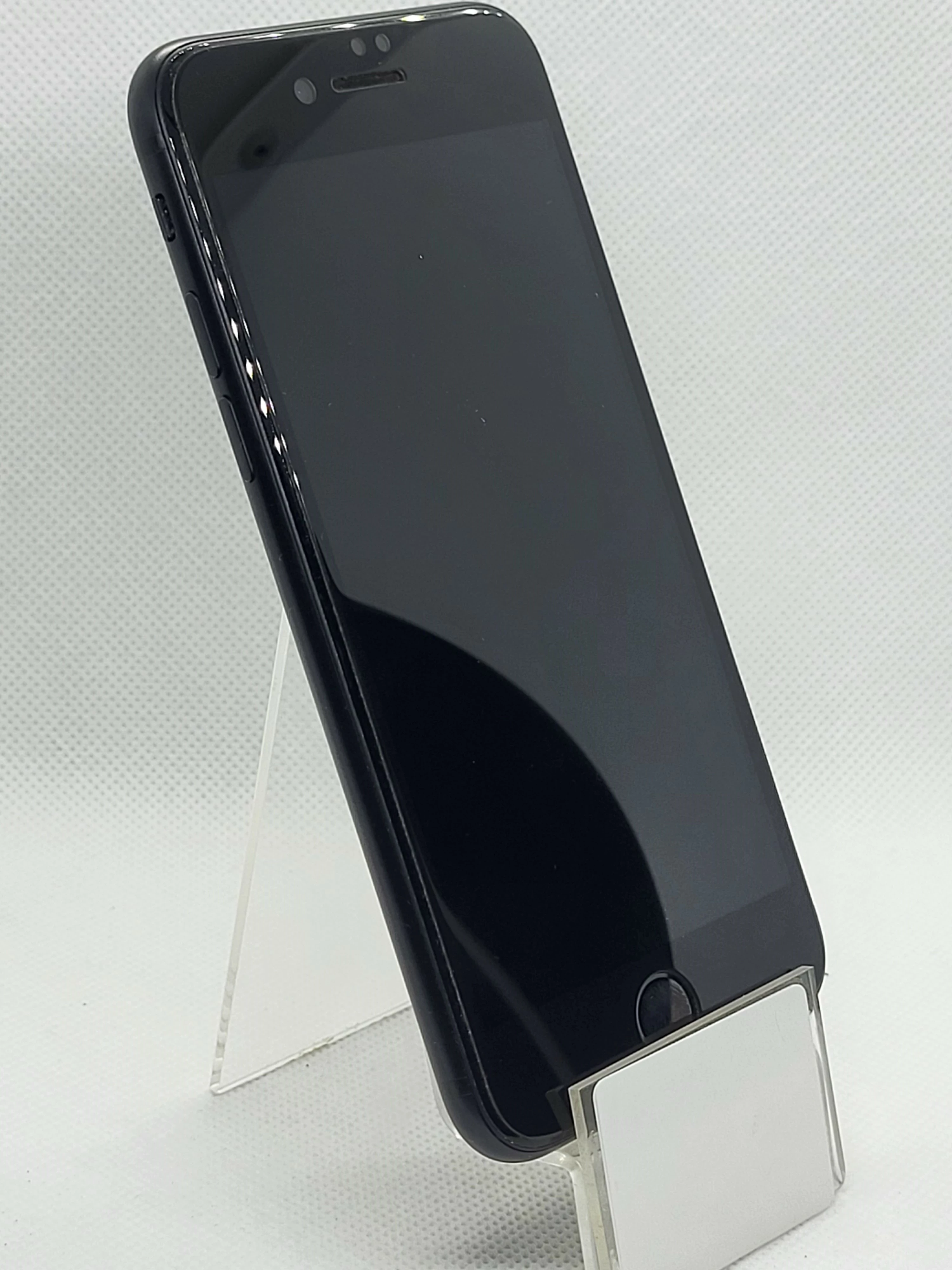 apple-iphone-se-2020-zadbany-ean-gtin-0194252146835