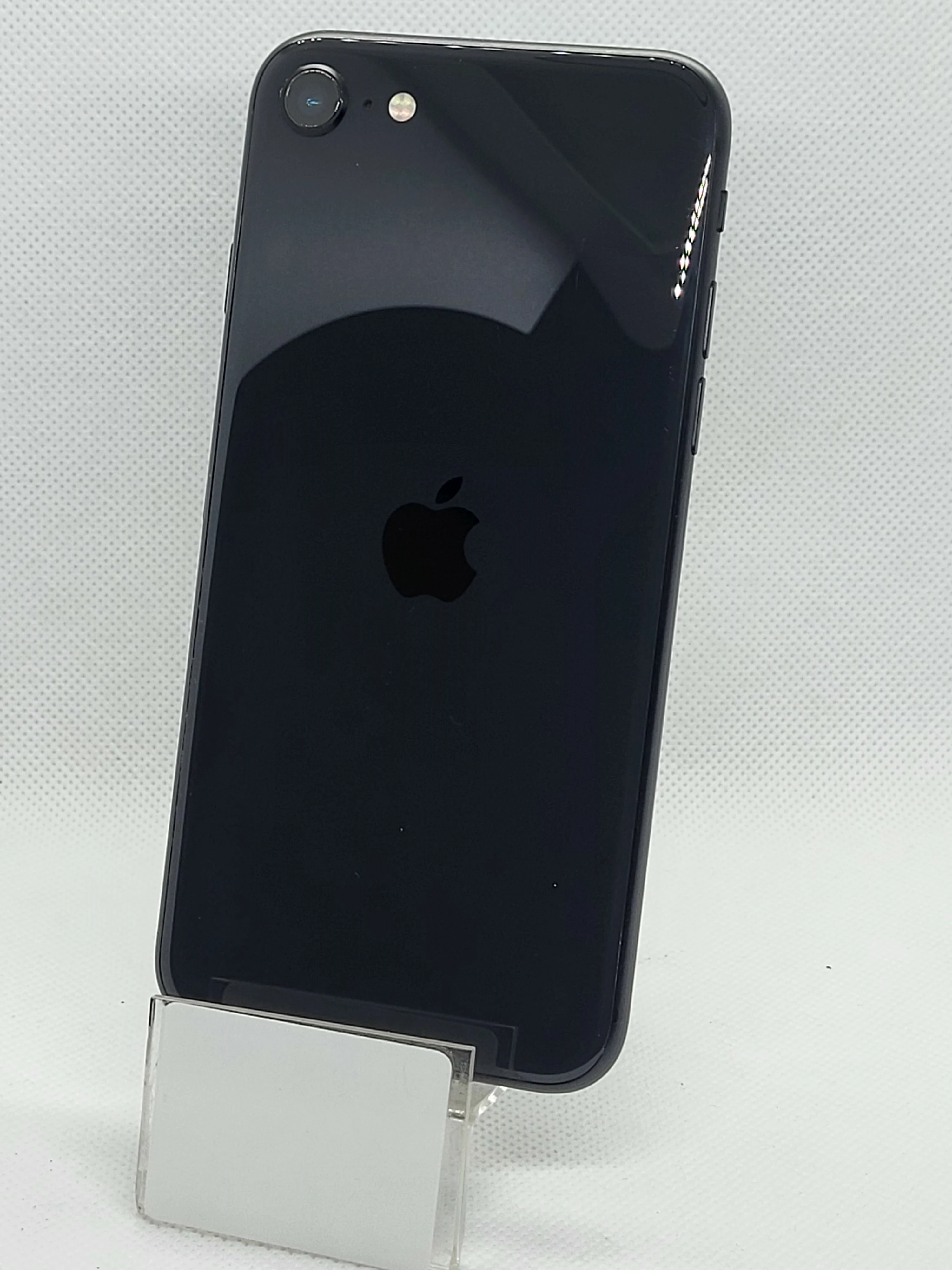 apple-iphone-se-2020-zadbany-stan-uzywany