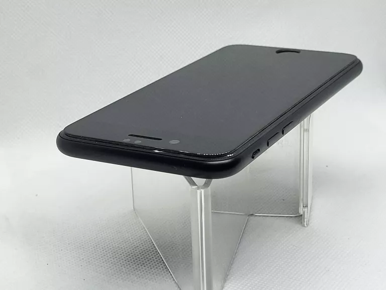 apple-iphone-se-2020-zadbany-kolor-czarny