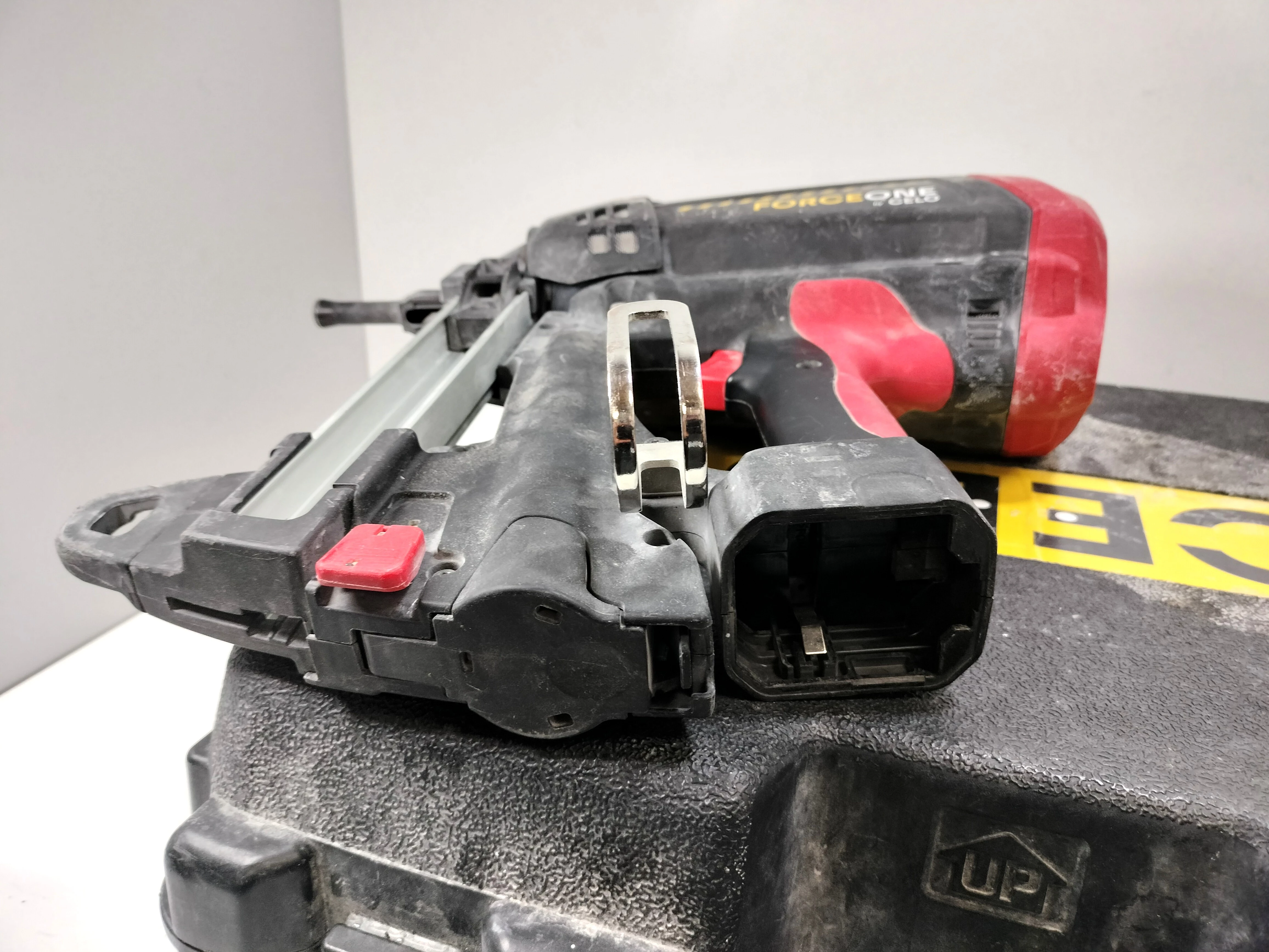 gwozdziarka-osadzak-gazowy-celo-force-one-d-zasilanie-akumulatorowe