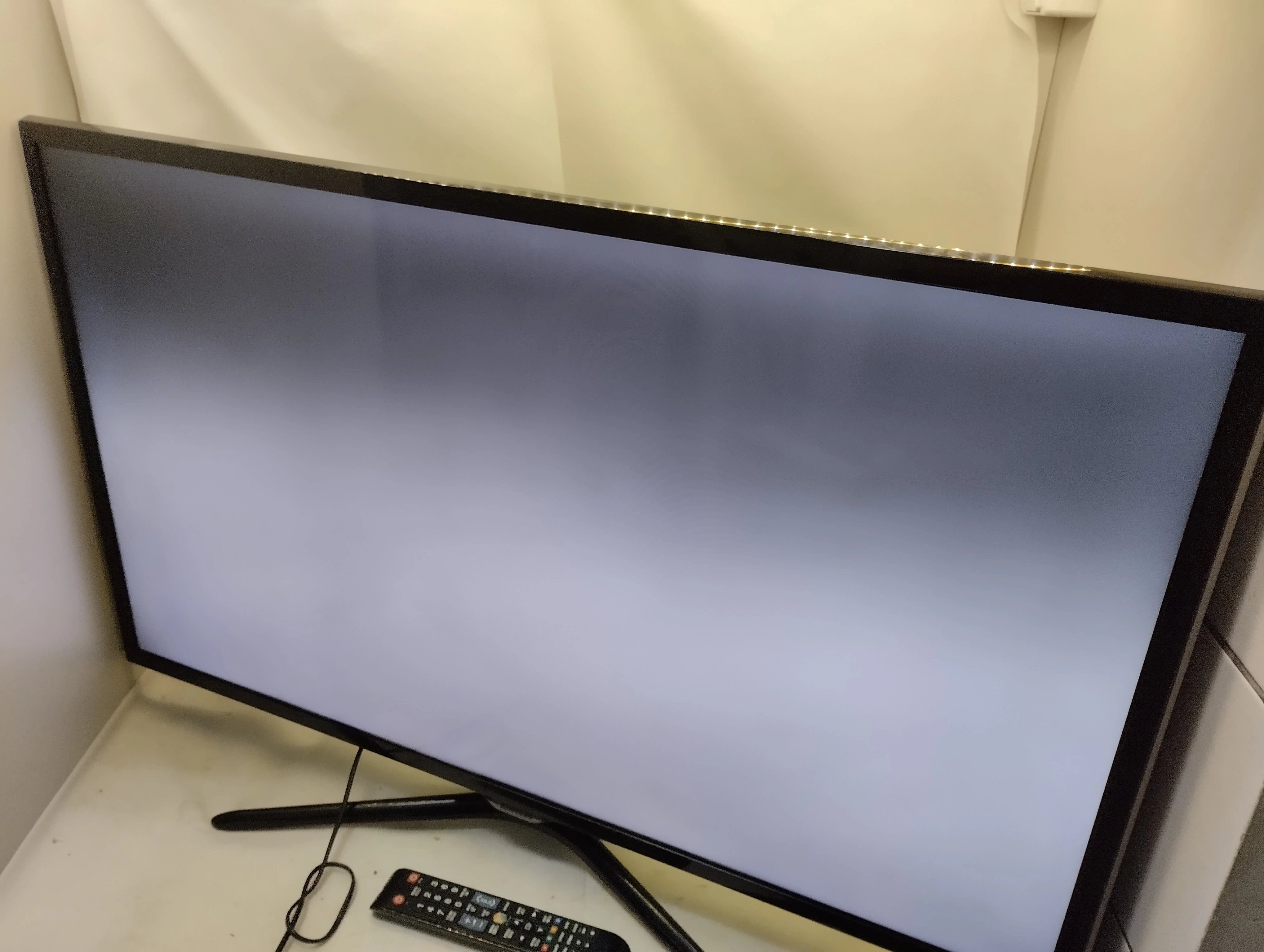 telewizor-samsung-ue40f5500aw-40-smart-tv-opis-kod-producenta-ue40f5500a