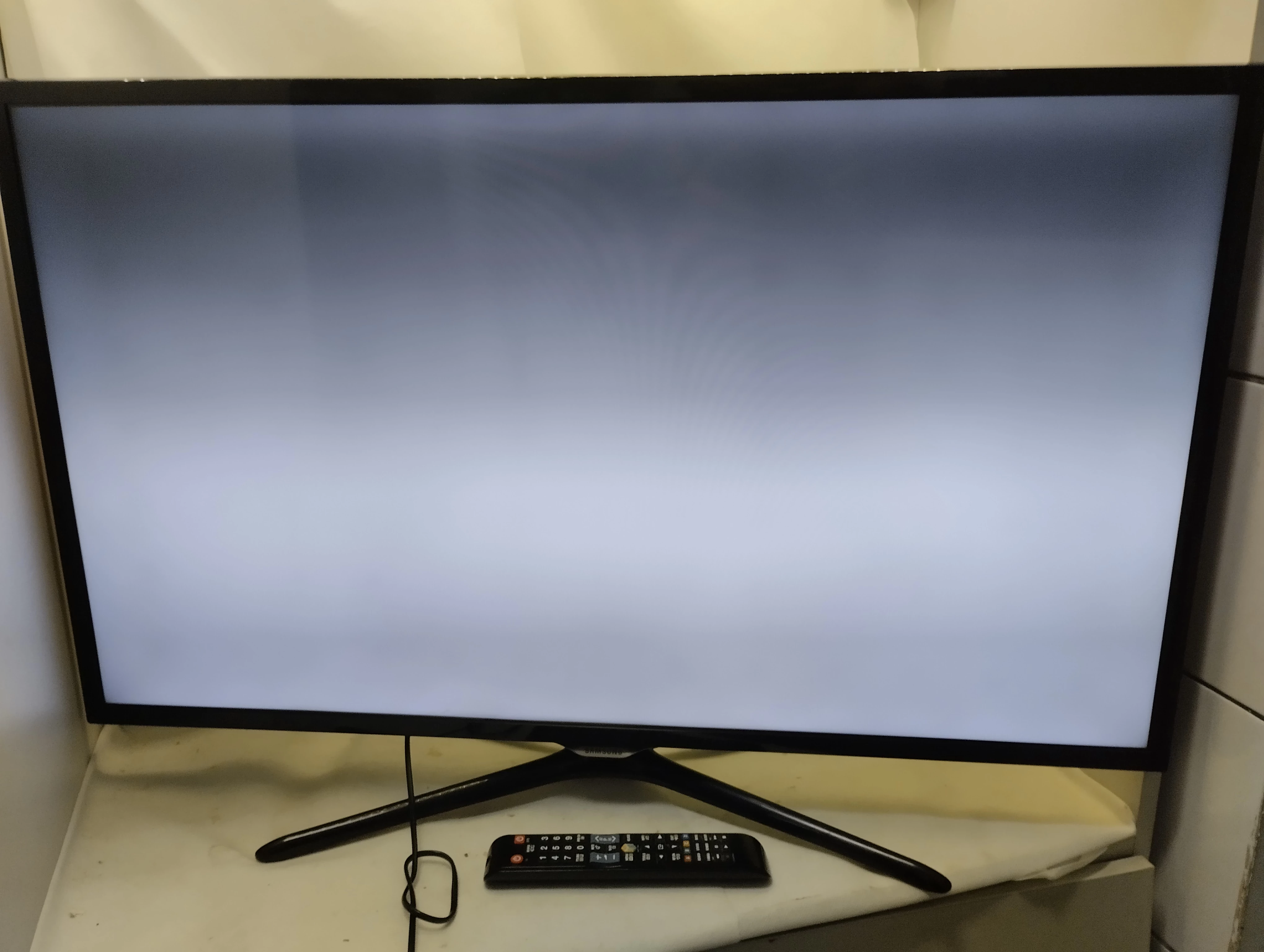 telewizor-samsung-ue40f5500aw-40-smart-tv-opis-typ-telewizora-led