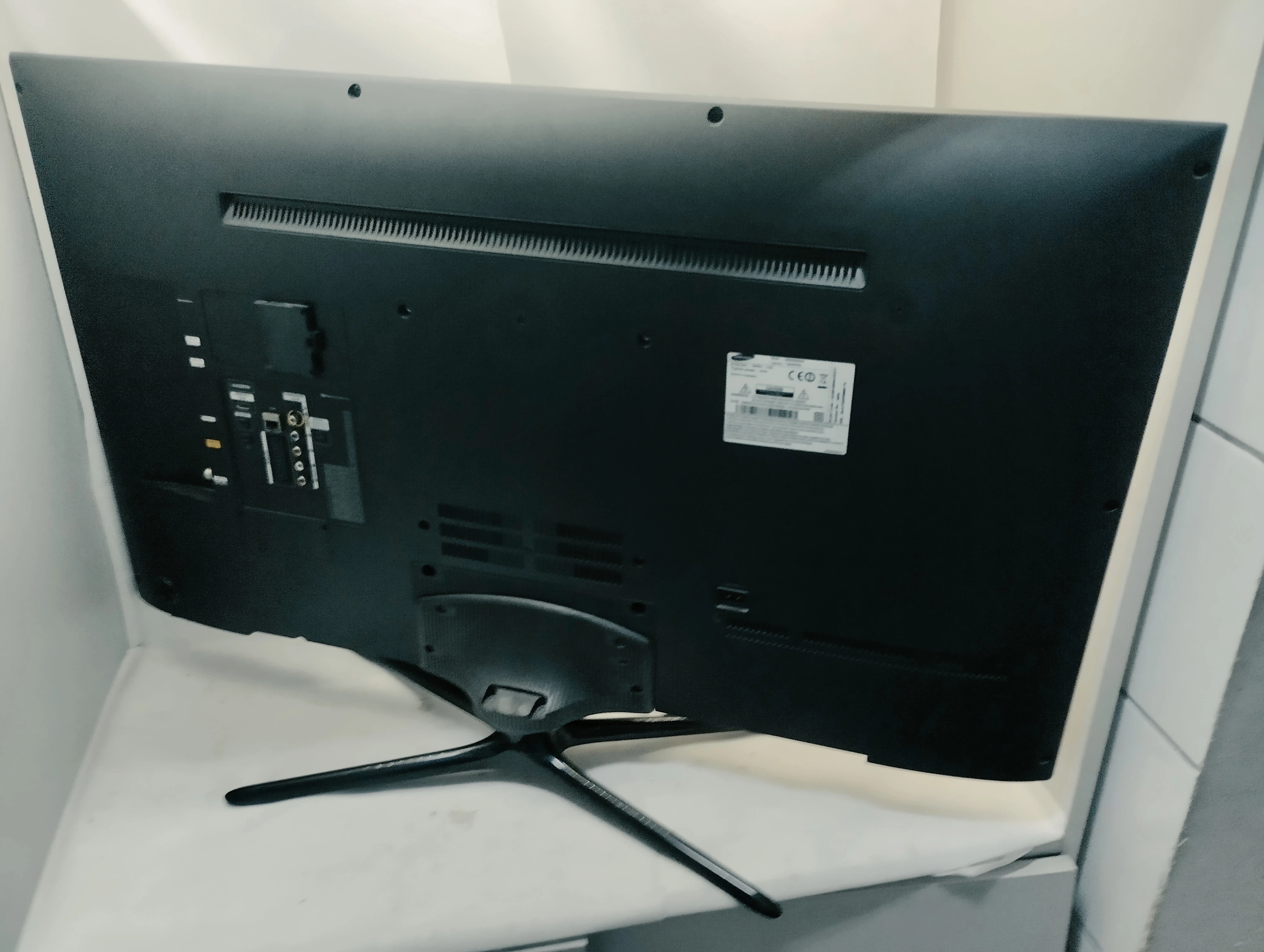 telewizor-samsung-ue40f5500aw-40-smart-tv-opis-marka-samsung