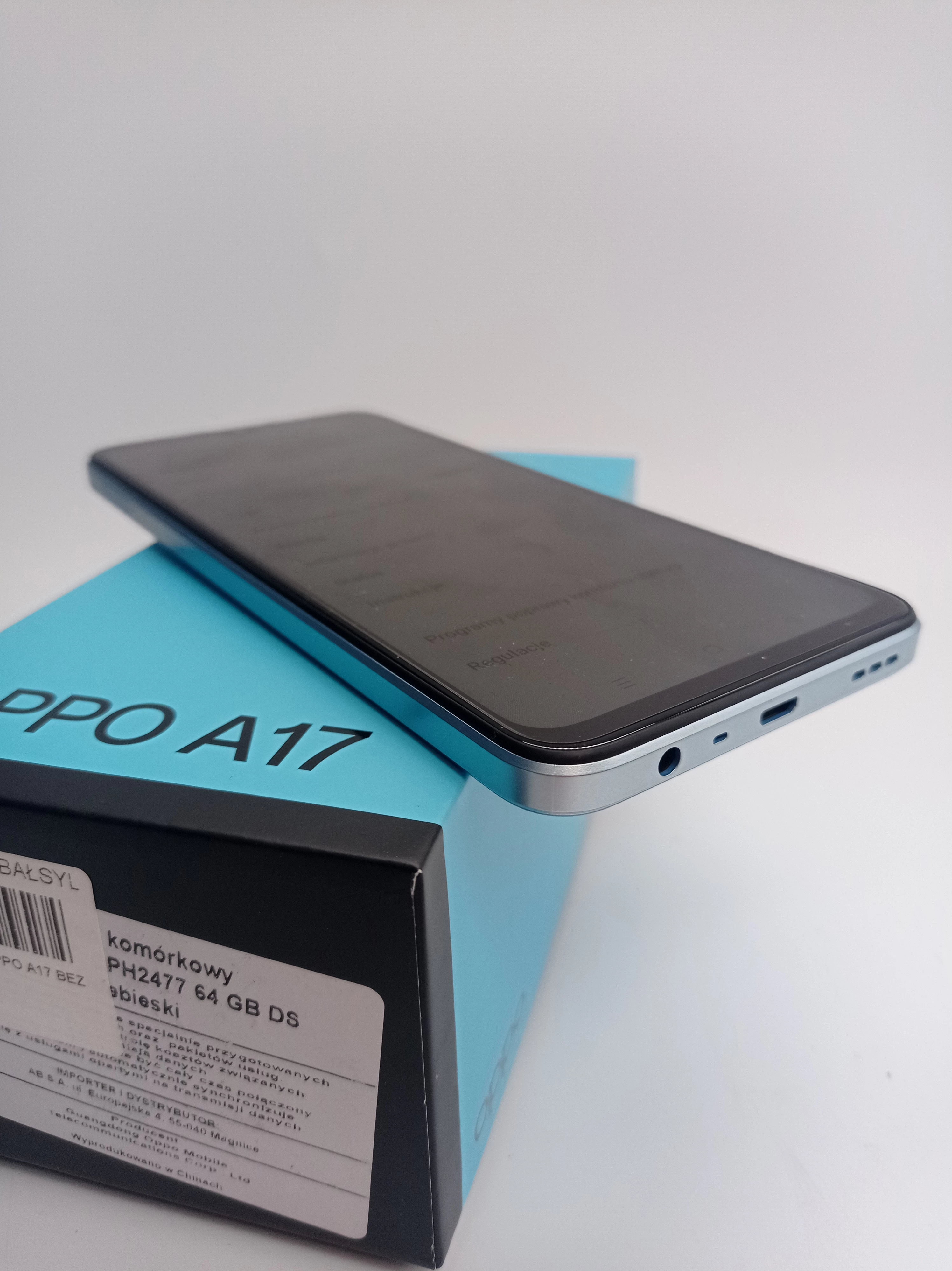 telefon-oppo-a17-typ-smartfon