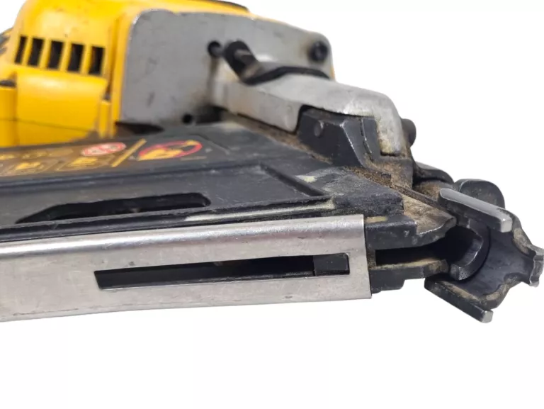 DEWALT GWOŹDZIARKA DCN692 5AH 18V AKUMULATOROWA