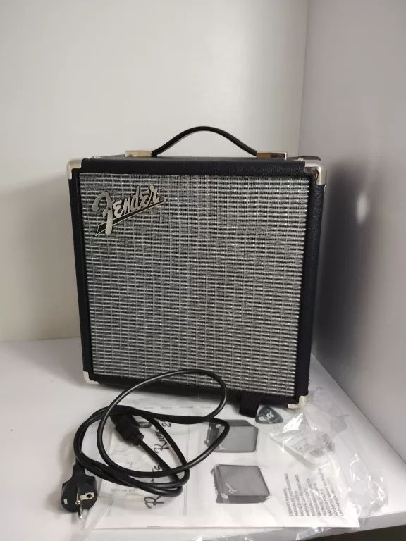 WZMACNIACZ FENDER RUMBLE 15 V3
