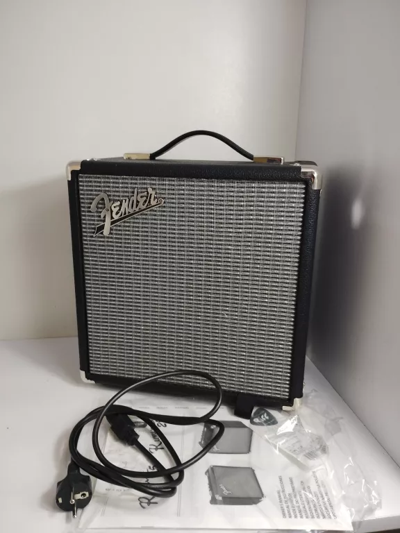WZMACNIACZ FENDER RUMBLE 15 V3
