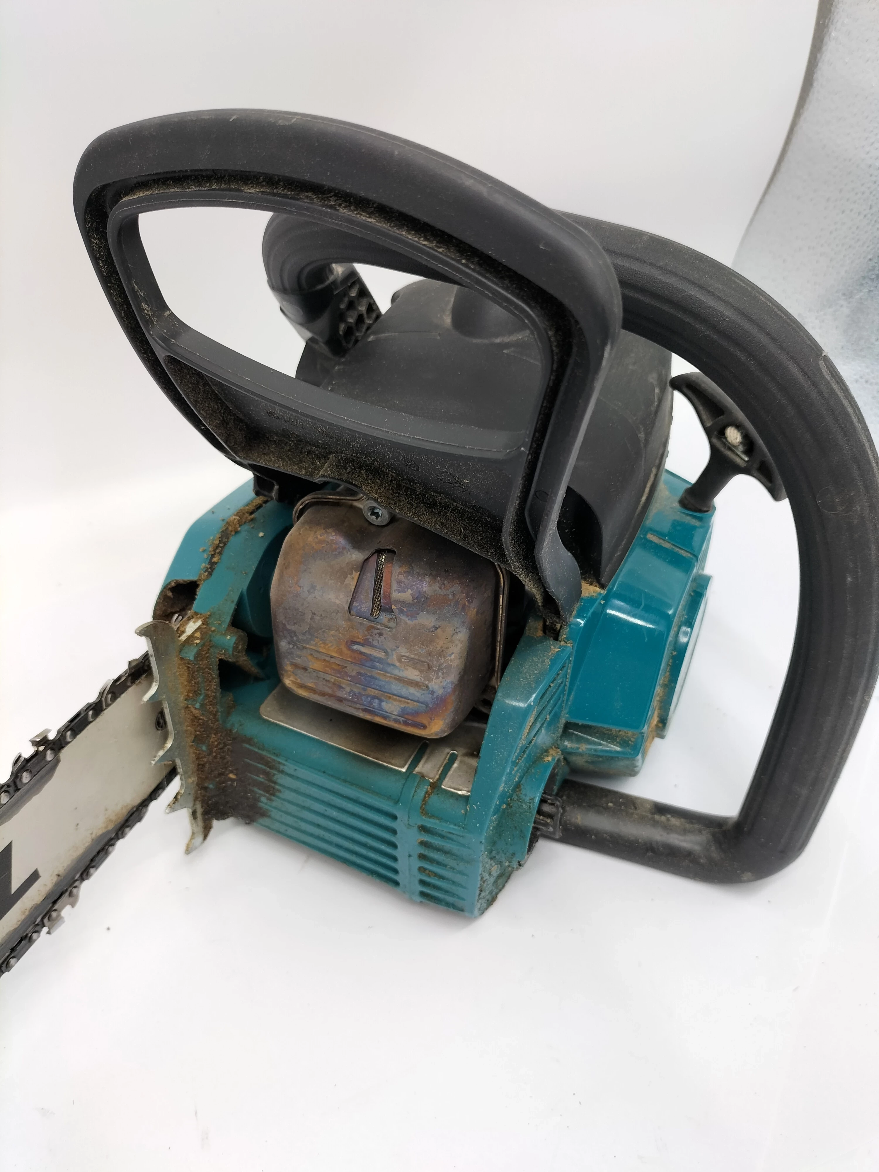 pila-spalinowa-makita-ea3200s-stan-uzywany