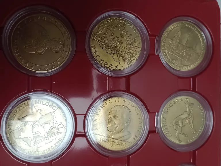 zestaw-25-medali-mennica-pietka-osiedle-teatralne-3u15-krakow
