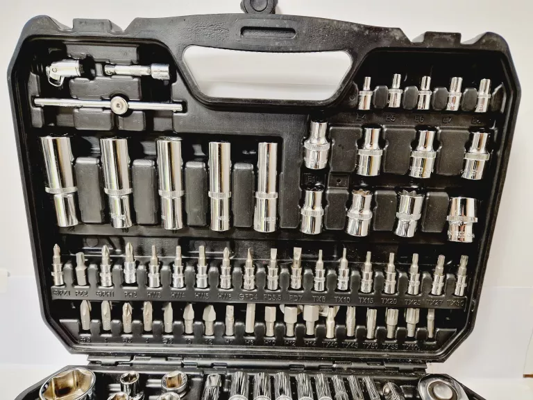 ZESTAW KLUCZY NEO TOOLS 110 EL WALIZKA