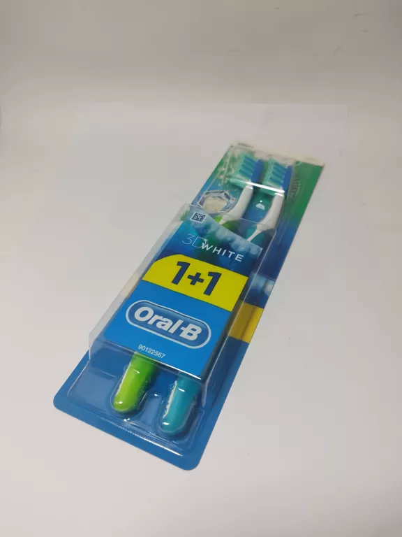 oral-b-advantage-3dwhite-szczoteczka-manualna-do-zebow-srednia-rozmiar-4-ean-gtin-3014260111762