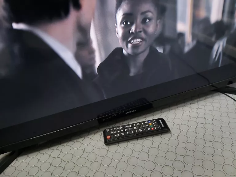 TELEWIZOR SAMSUNG UE32J4000AW + PILOT OKAZJA