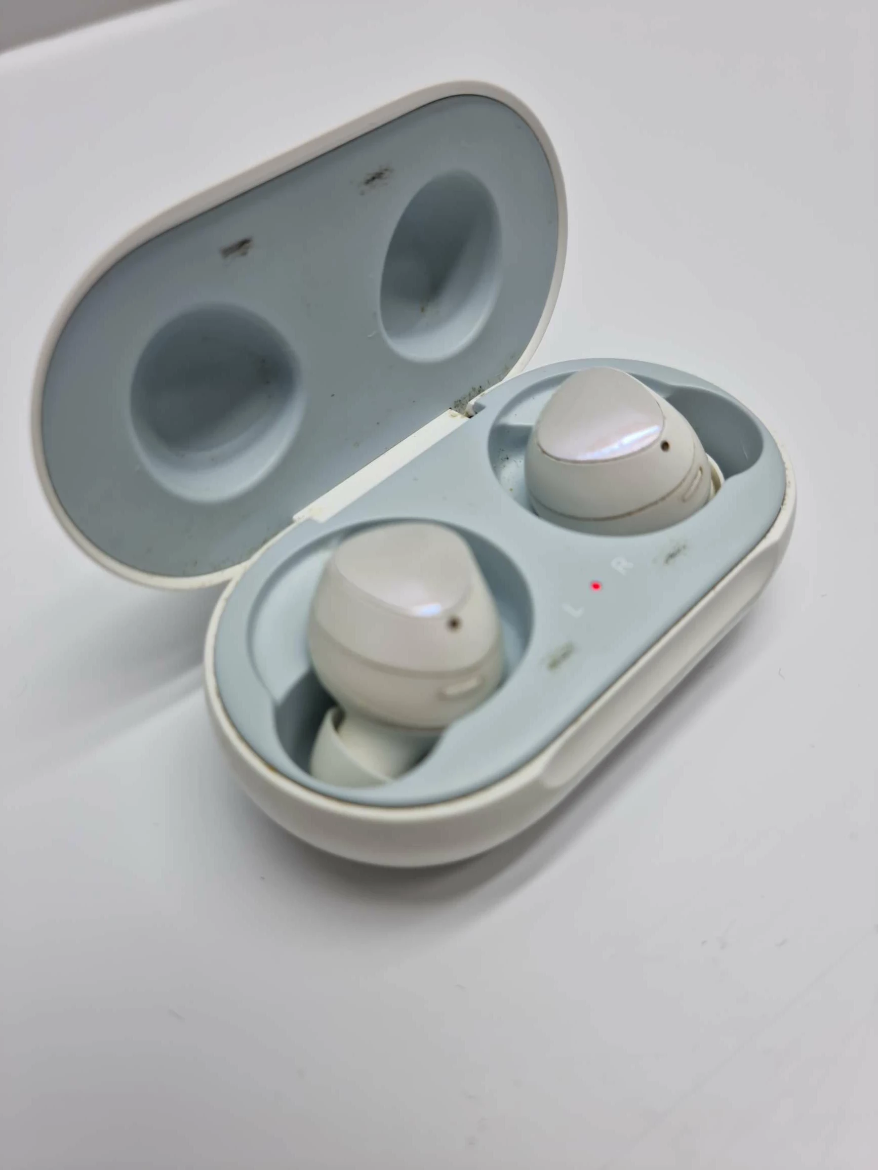 sluchawki-samsung-galaxy-buds-sm-r170nzk-pud-kolor-dominujacy-czarny