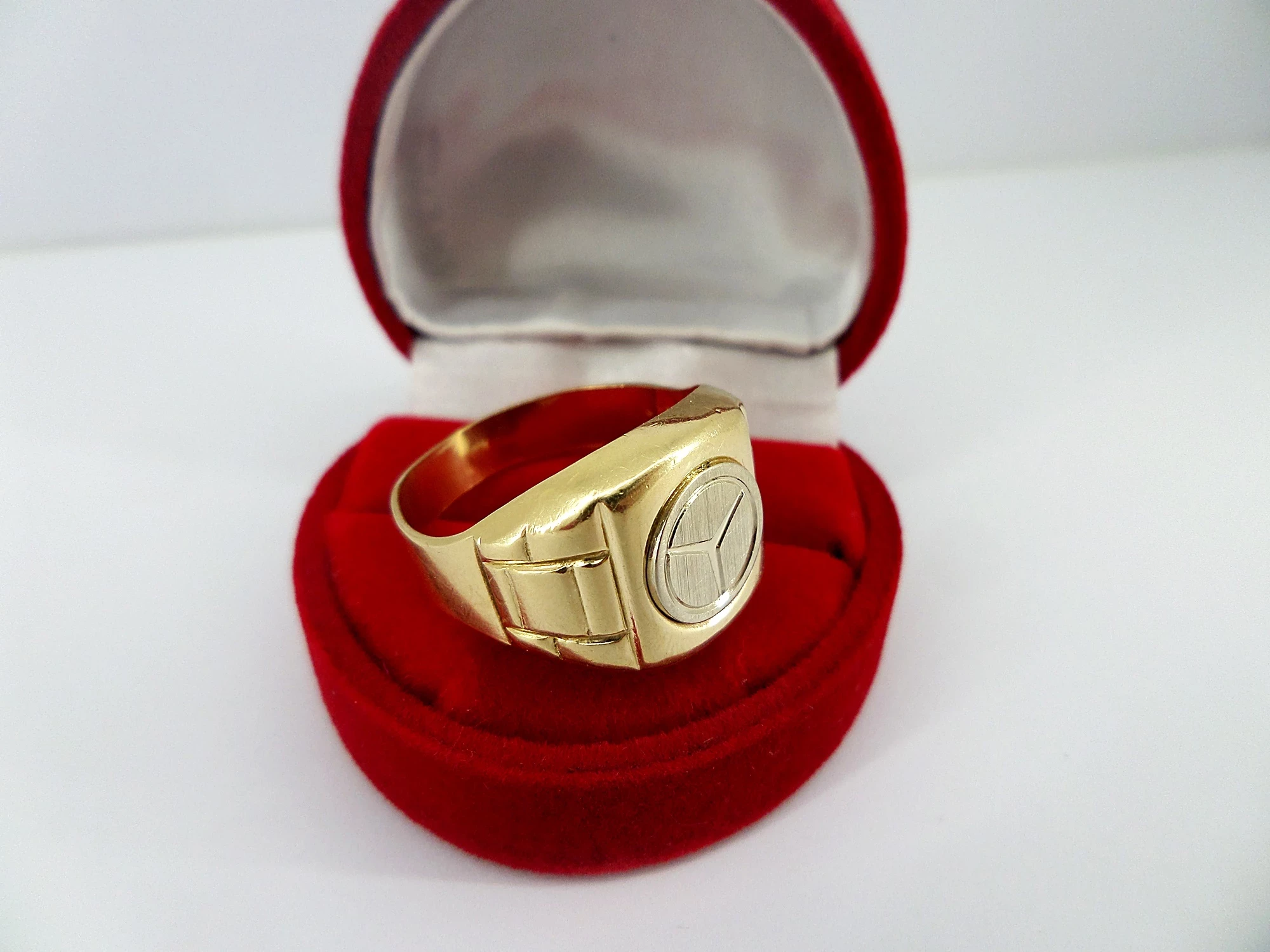 zloty-sygnet-mercedes-p585-745-g-cechy-brak