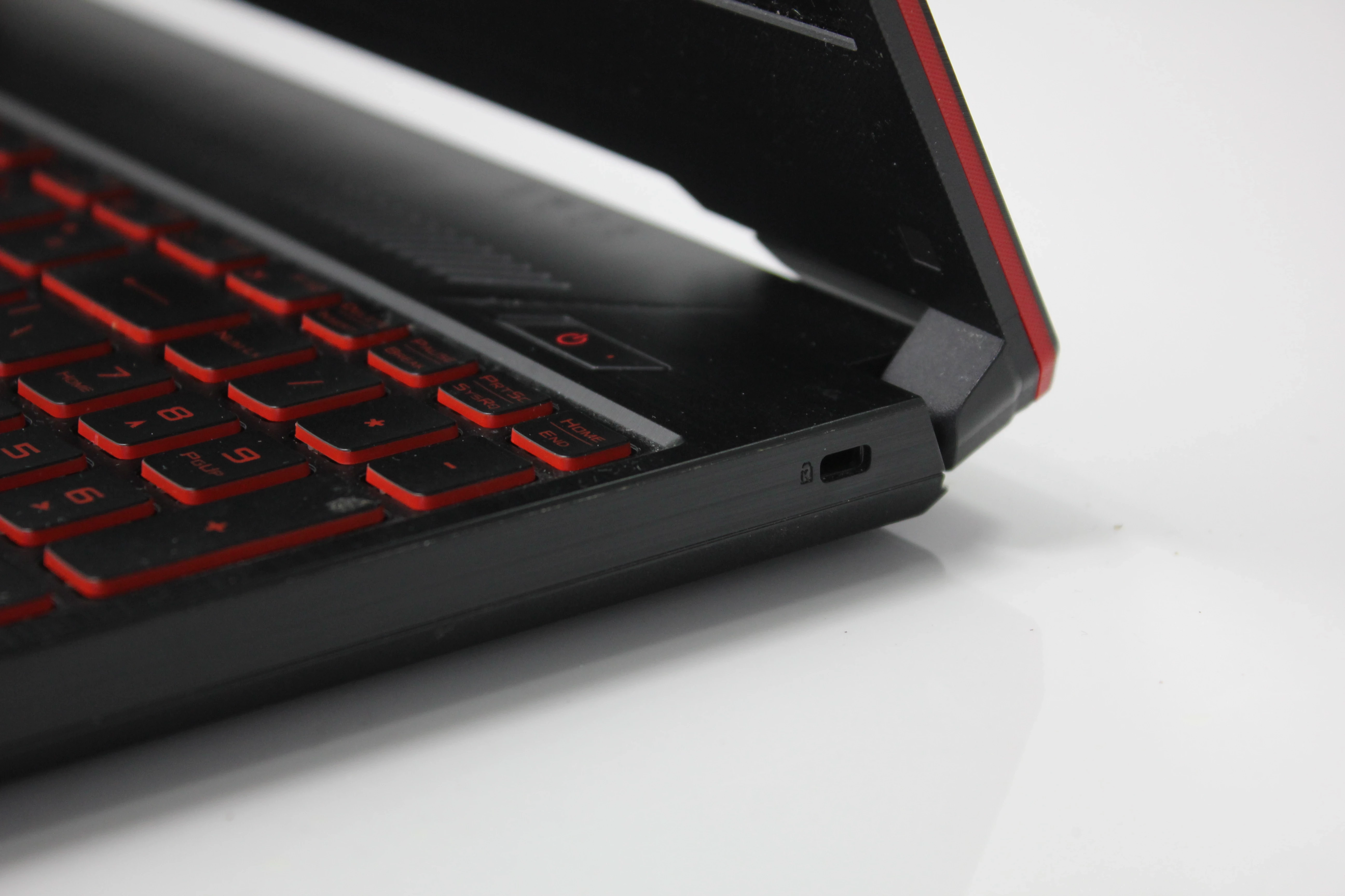 laptop-asus-tuf-gaming-fx505dy-bq009t-ryzen-58gb512gb-rozdzielczosc-px-1920-x-1080