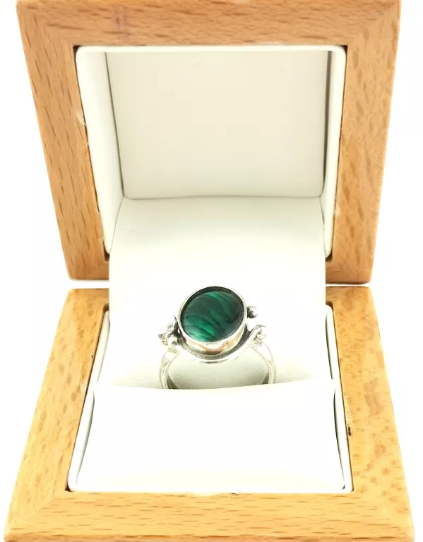 SREBRO - PIERSCIONEK Z ZIELONYM KAMIENIEM PR925 5,12G