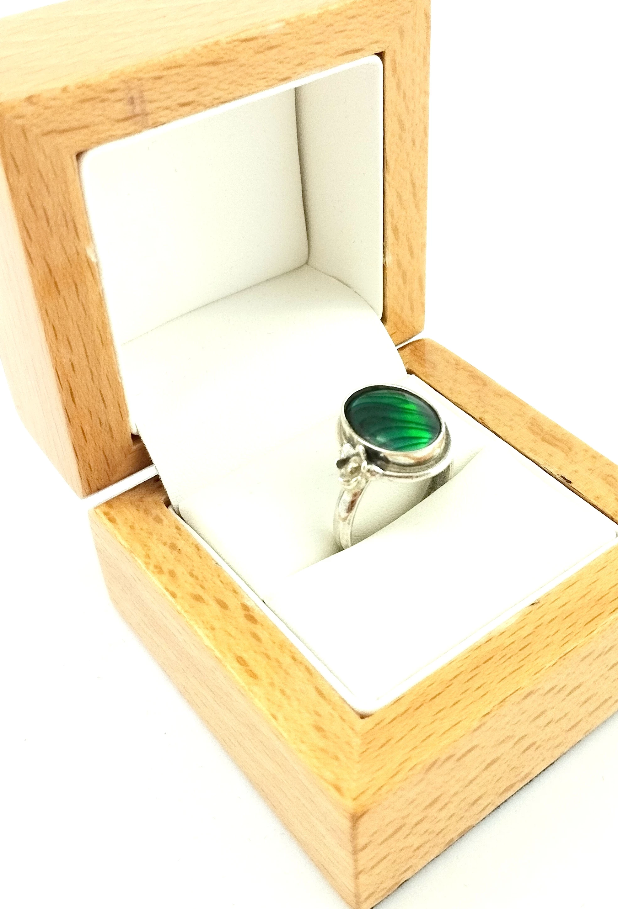 srebro-pierscionek-z-zielonym-kamieniem-pr925-512g-rodzaj-wyrob-jubilerski