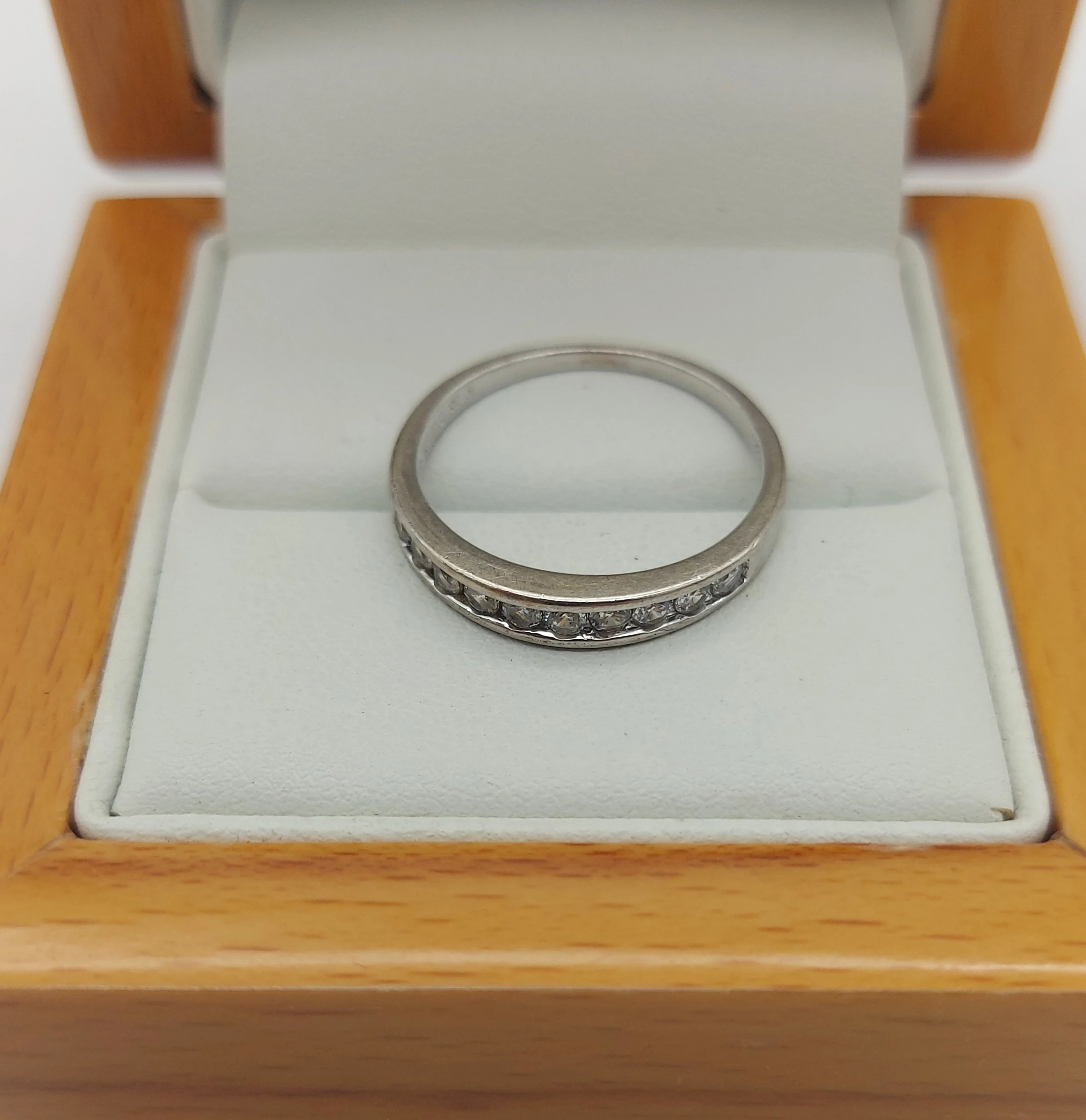 piekkny-srebrny-pierscionek-16-rodzaj-wyrob-jubilerski