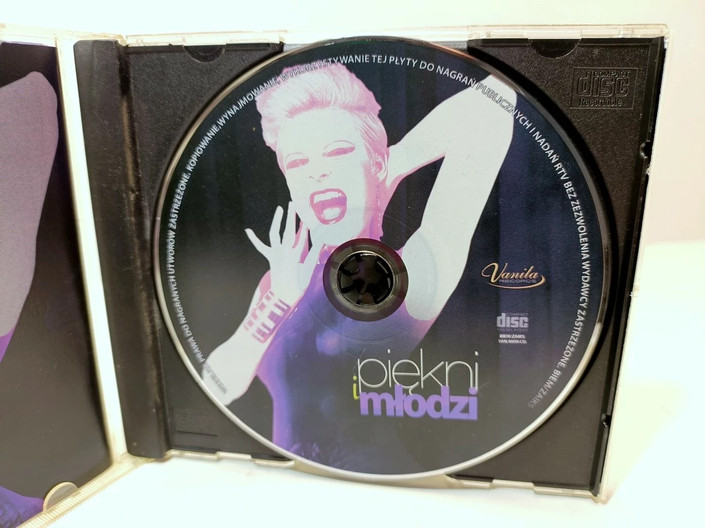 plyta-cd-piekni-i-mlodzi-nosnik-cd