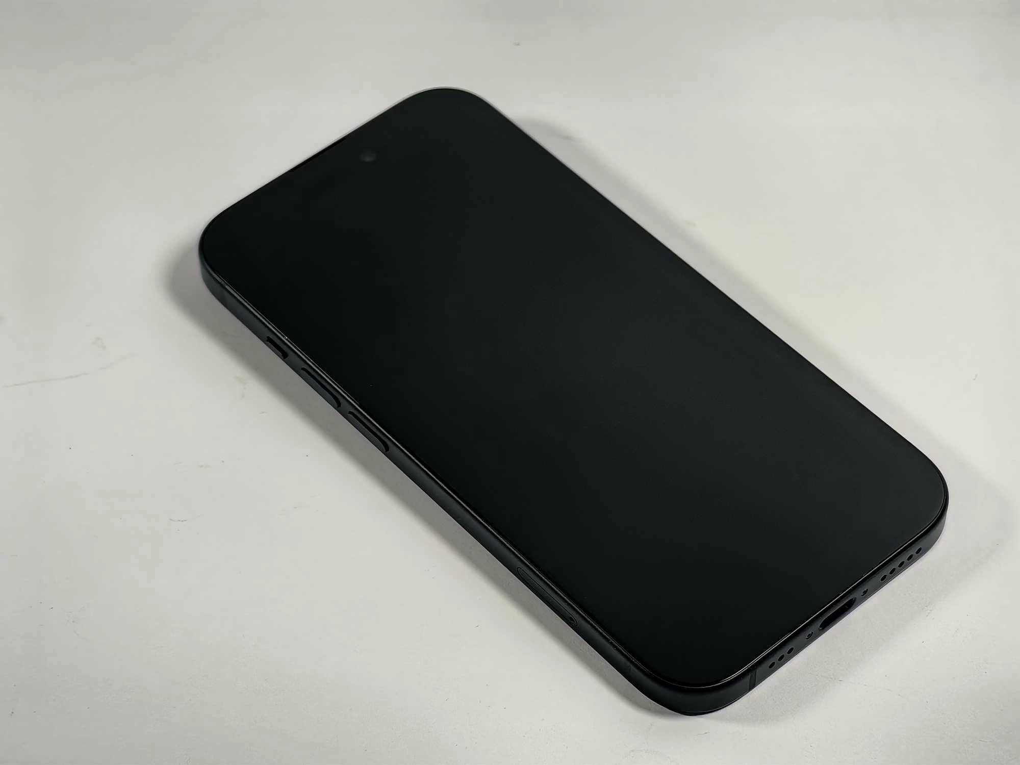 telefon-iphone-15-128gb-100-komplet-system-operacyjny-ios