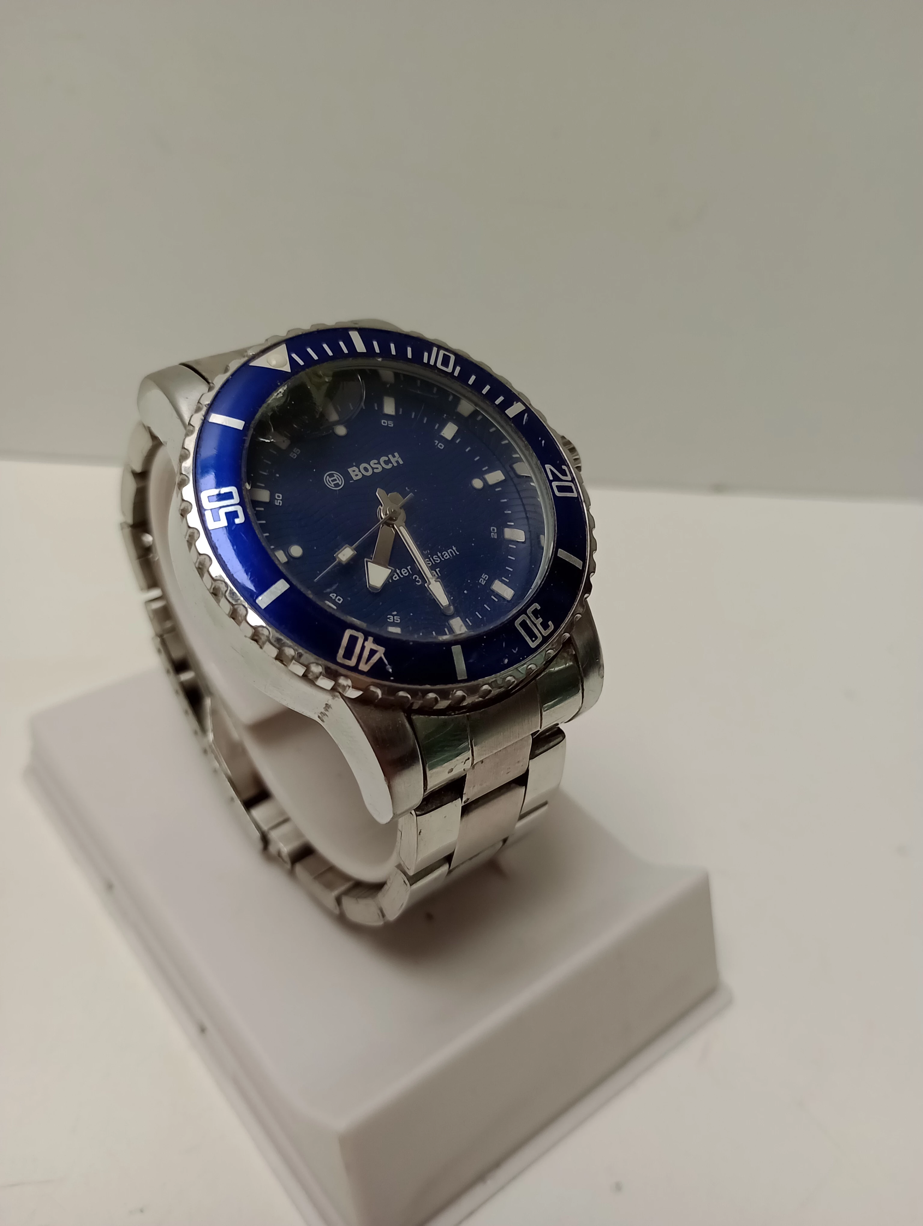 zegarek-citizen-bosch-opis-ksztalt-koperty-okragla