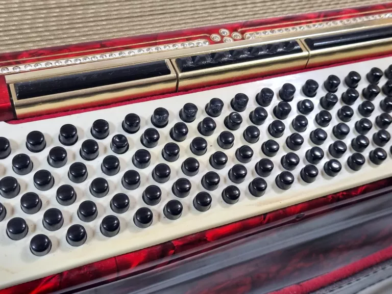 akordeon-horch-120-basow-musette-z-etui-stan-uzywany