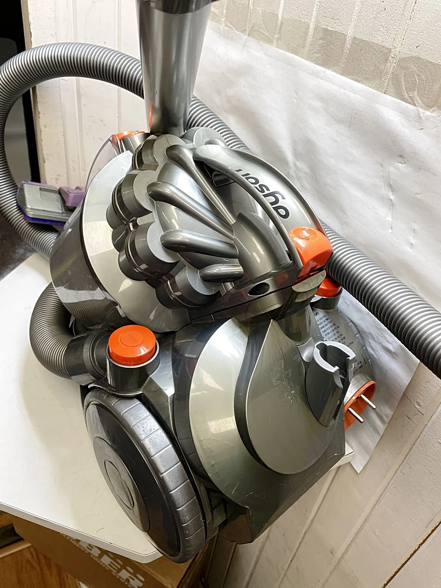 odkurzacz-dyson-dc08-plus-stan-uzywany