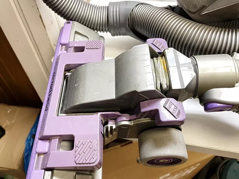 odkurzacz-dyson-dc08-plus-moc-140000