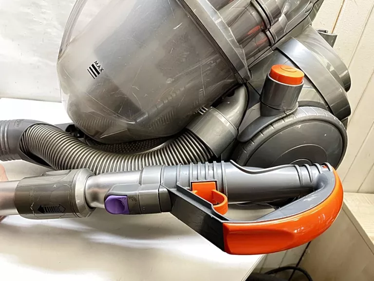 odkurzacz-dyson-dc08-plus-kolor-dominujacy-rozowy