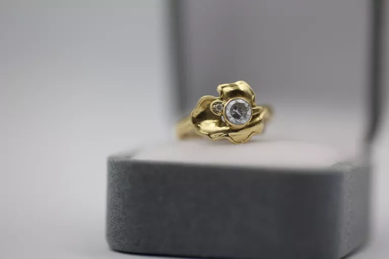 delikatny-pierscionek-585-336g-r11-marka-bez-marki