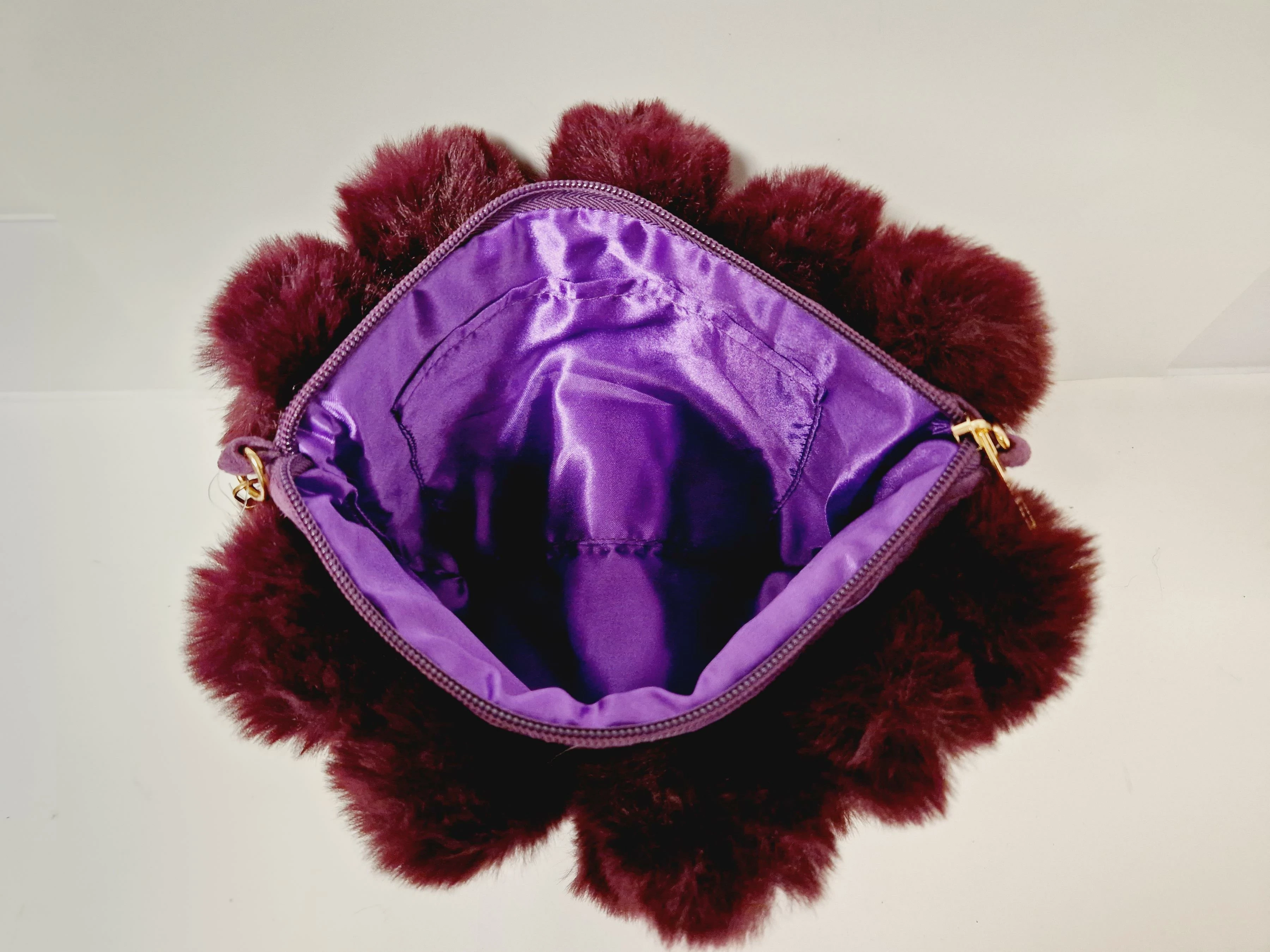 puszysta-futrzana-torebka-the-one-button-stan-11323-2