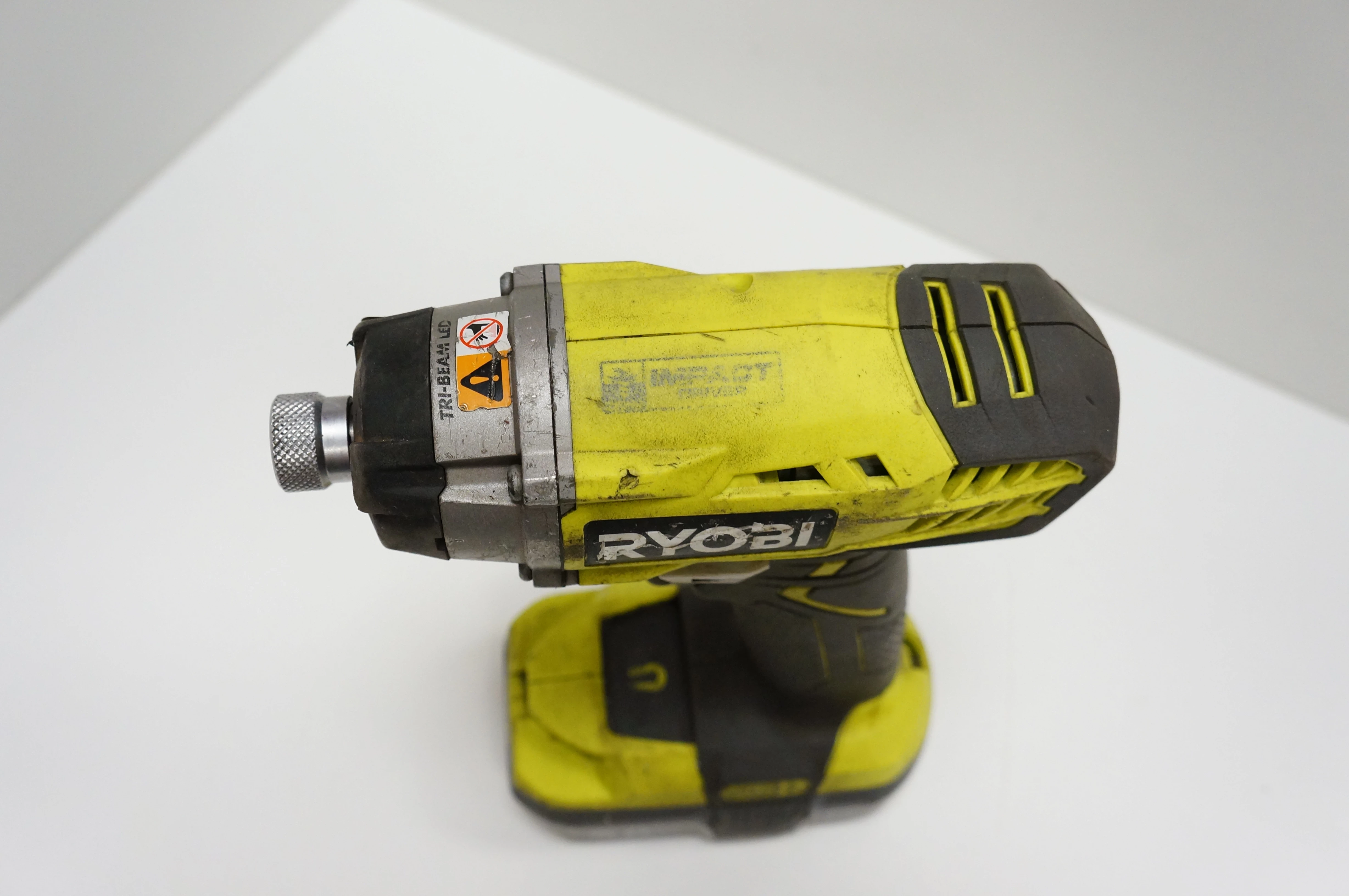 zakretarka-udarowa-ryobi-rid1801-bateria-20-ah-zasilanie-akumulatorowe