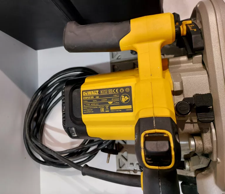 PILARKO-ZAGŁĘBIARKA ELEKTRYCZNA DEWALT DWS520KTR-QS 1300W 165MM