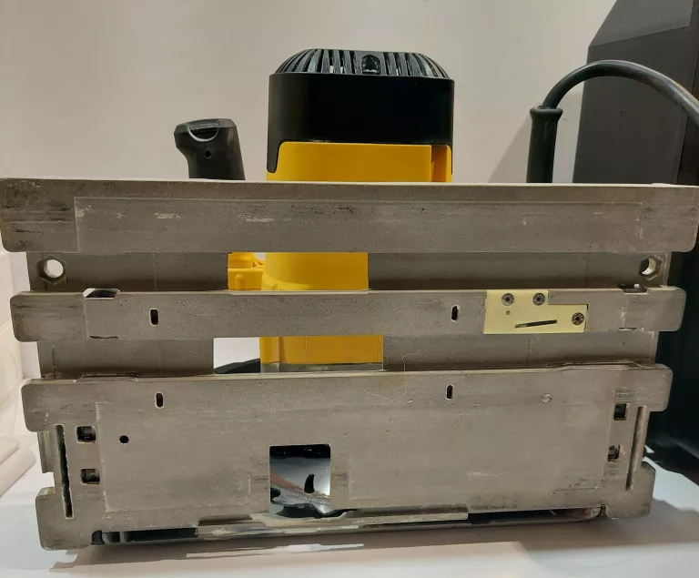 PILARKO-ZAGŁĘBIARKA ELEKTRYCZNA DEWALT DWS520KTR-QS 1300W 165MM