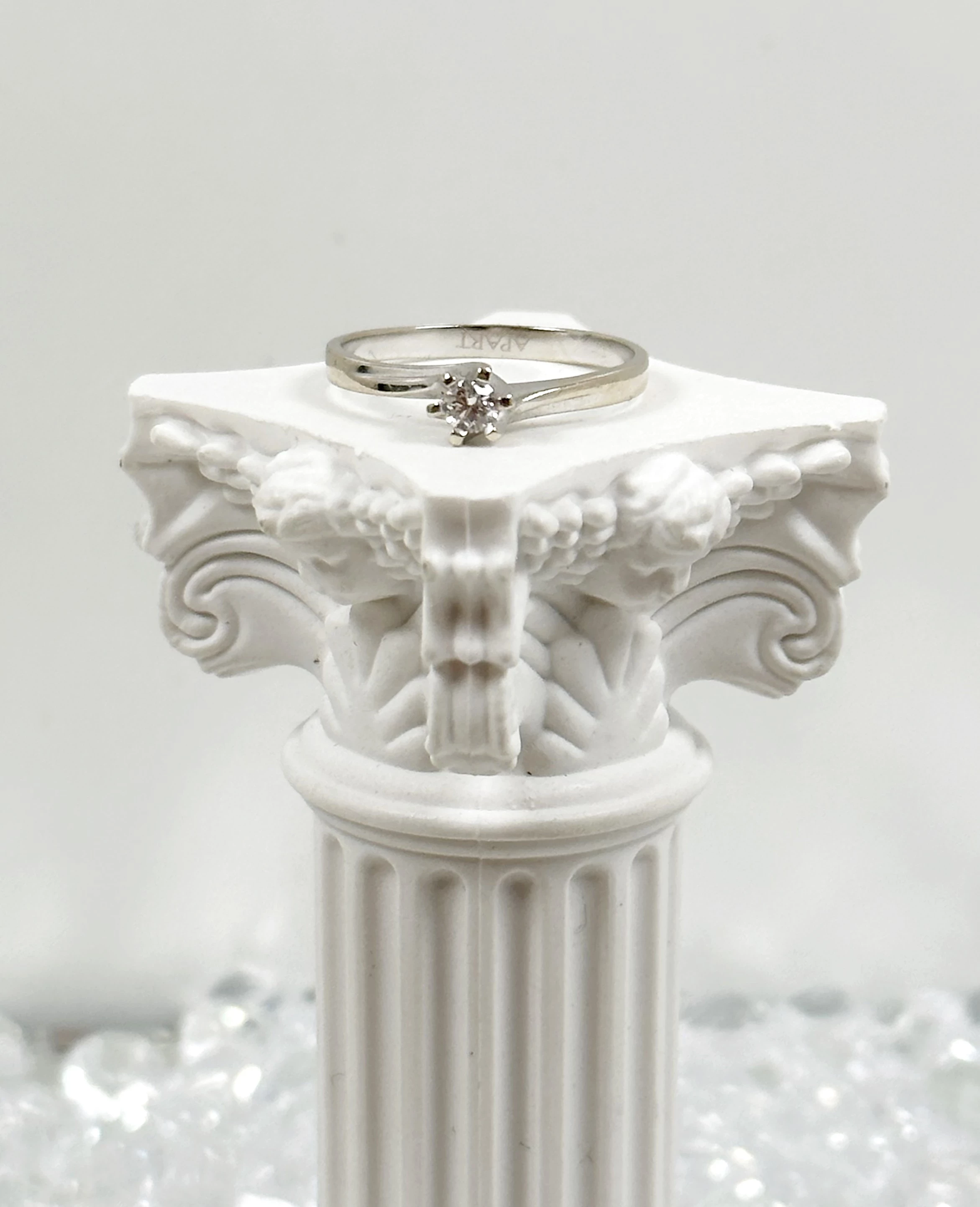 obledny-pierscionek-z-bialego-zlota-z-brylantem-14-karatow-stan-11323-2