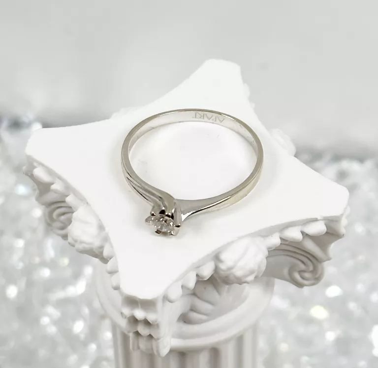 zloty-pierscionek-z-brylantem-r12-material-15835-1